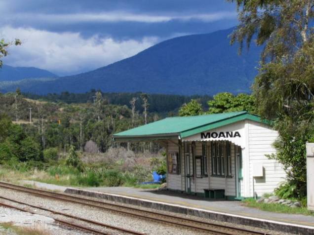 Moana Railway Station