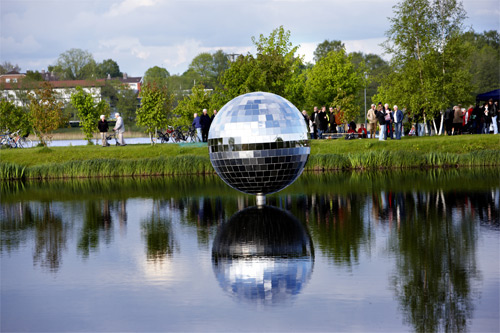 Spegelbollen in Vaxjo lake